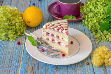 Торт с малиновым вареньем