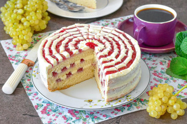 Торт с малиновым вареньем