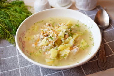Классический рыбный суп из консервов горбуши