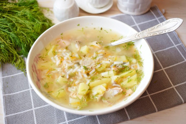 Классический рыбный суп из консервов горбуши