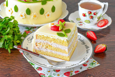 Торт с клубничным кремом