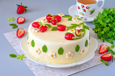 Торт с клубничным кремом