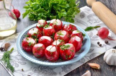 Маринованная битая редиска