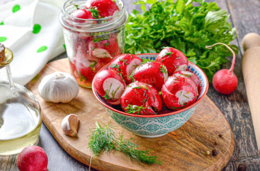 Маринованная битая редиска