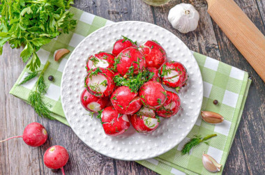 Маринованная битая редиска