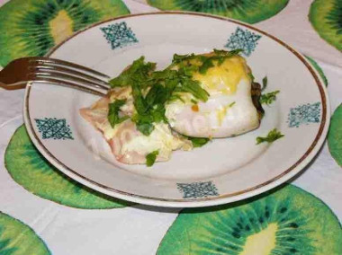 Кальмары фаршированные овощами, сыром и шампиньонами