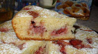 Манник с клубникой в мультиварке