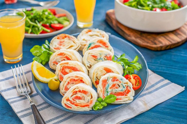 Рулет лаваш с красной рыбой с сыром