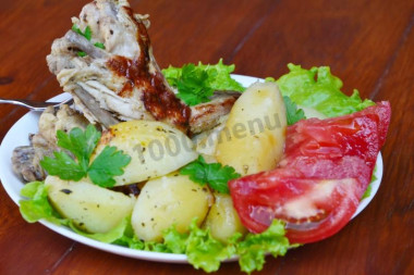 Куриные крылышки  с картошкой в мультиварке