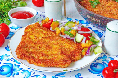 Куриные отбивные в сухарях