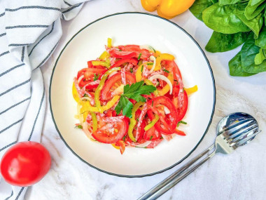 Венгерский салат с колбасой и перцем