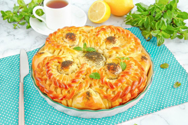 Красивый пирог из дрожжевого теста