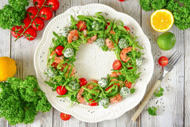 Салат Венок с креветками и рукколой рождественский