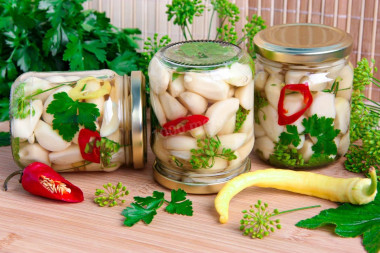 Маринованный чеснок зубчиками на зиму классический