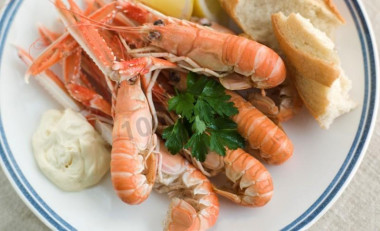 Варка лангустинов с морской солью