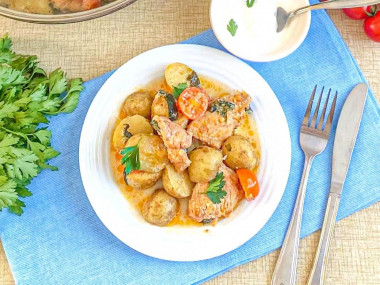 Картошка с куриным филе в сметанном соусе