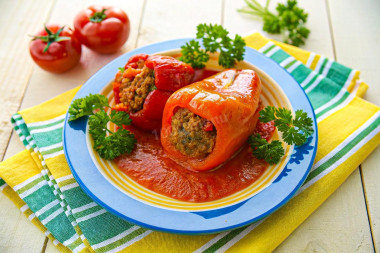 Перец фаршированный мясом и рисом классический