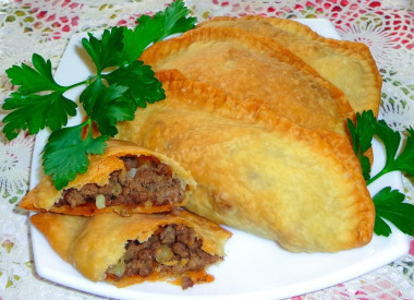 Чебуреки с жареным мясом