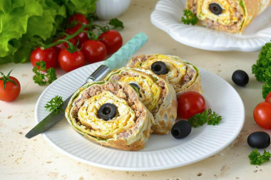 Рулет с тунцом в лаваше
