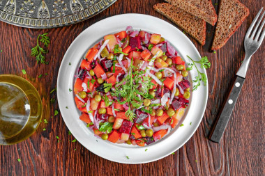 Винегрет с горошком классический