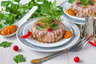 Холодец из свиных ножек и рульки