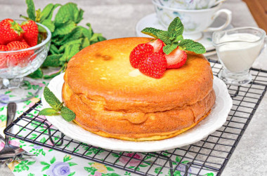 Творожная запеканка с изюмом и сметаной без муки и манки