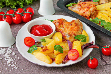 Крылышки на противне в духовке с картошкой