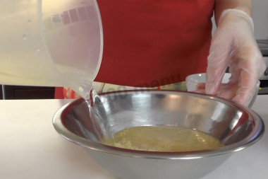 Рецепт - Колбаски говяжьи Кеббе - Шаг 2 -  Кускус зальем кипятком.