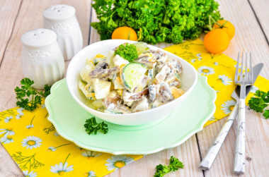 Салат с грибами и огурцом