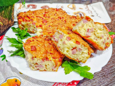 Кекс с колбасой и сыром