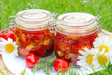 Летний салат с моцареллой и черри для пикника