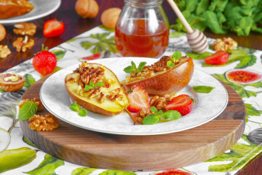 Запеченная груша в духовке с медом и орехами