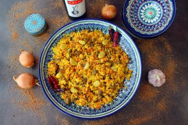 Плов с куриными сердечками в казане