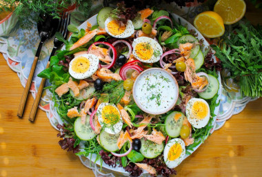 Салат с копченой рыбой горячего копчения рецепты с фото