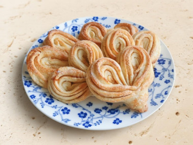 Плюшки сердечки с сахаром