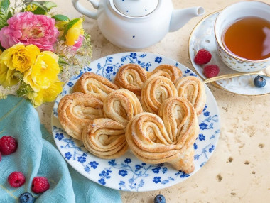 Плюшки сердечки с сахаром