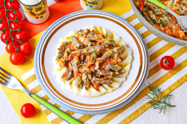 Сердце тушеное свиное