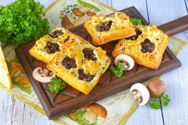 Слойки с грибами