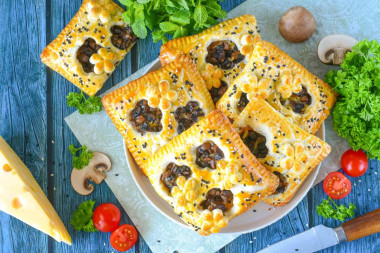Слойки с грибами