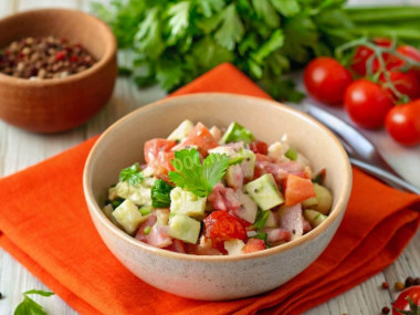 Салат Малибу с копченой курицей