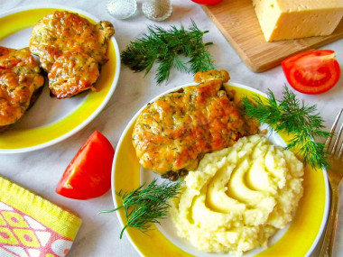 Индейка с помидорами и сыром в духовке запеченная