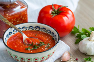 Хреновая закуска из помидор с хреном и чесноком на зиму