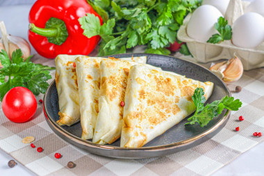 Пирожки конвертики с сыром яйцом и луком из лаваша