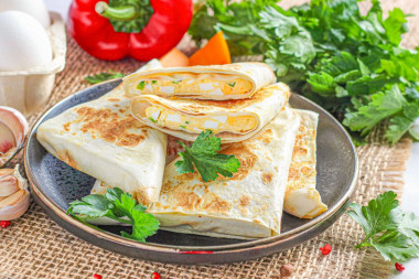 Пирожки конвертики с сыром яйцом и луком из лаваша