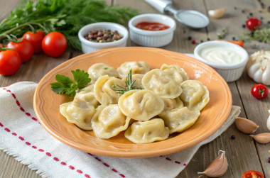 Домашние пельмени с курицей