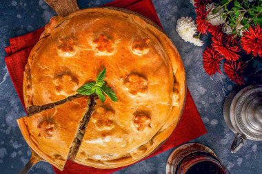 Курник классический с курицей и картошкой и блинами