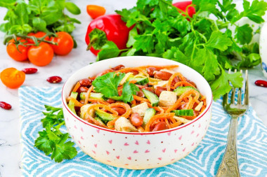 Салат с курицей фасолью и корейской морковью