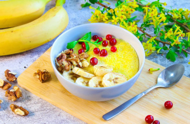 Кукурузная каша из поленты на молоке