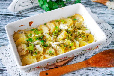 Картошка с мясом в сметане в духовке