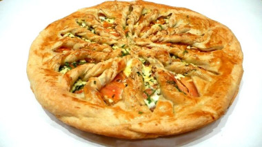 Пирог слоеный с адыгейским сыром и помидорами